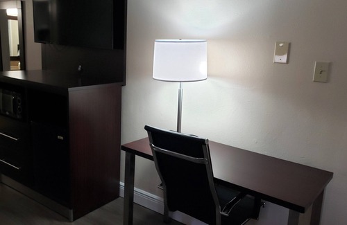 Kenner - Louis Armstrong International Airport Hotel | Relax at Red Roof Inn Kenner near New Orleans Airport