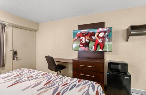 Lansing Hotel | Convenient Stay at Red Roof Inn Lansing East - MSU
