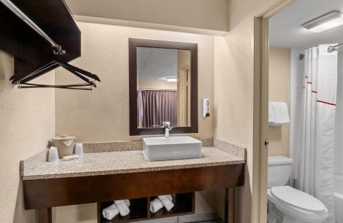 Lansing Hotel | Convenient Stay at Red Roof Inn Lansing East - MSU