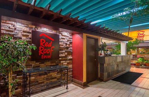 Lubbock Hotel | Pet-Friendly Retreat at Red Roof Inn Lubbock with Pool