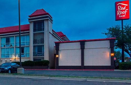 Lubbock Hotel | Pet-Friendly Retreat at Red Roof Inn Lubbock with Pool