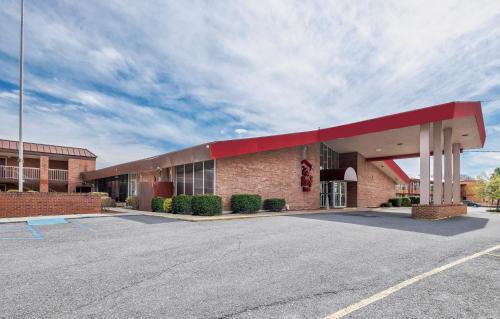 Marion Hotel | Pet-Friendly Red Roof Inn Marion, VA - Family Friendly Stay