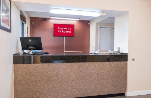 Mobile Hotel | Comfortable Stay at Red Roof Inn Mobile - Midtown
