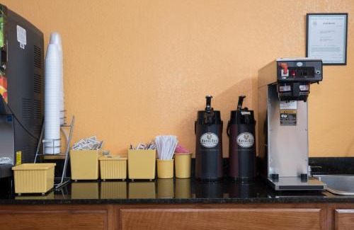 Mobile Hotel | Comfortable Stay at Red Roof Inn Mobile - Midtown