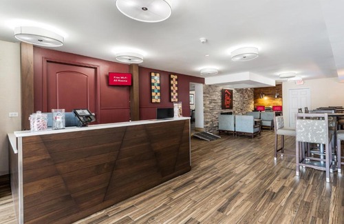 Morton Grove Hotel | Pet Friendly Red Roof Inn Morton Grove for Families