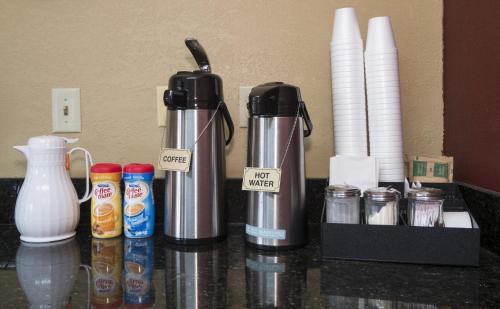 Morton Grove Hotel | Pet Friendly Red Roof Inn Morton Grove for Families