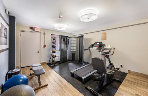 Morton Grove Hotel | Pet Friendly Red Roof Inn Morton Grove for Families
