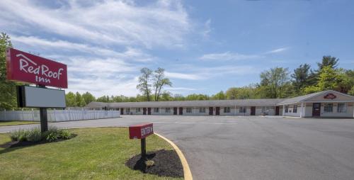 Neptune City Hotel | Pet-Friendly Getaway at Red Roof Inn Neptune, Jersey Shore