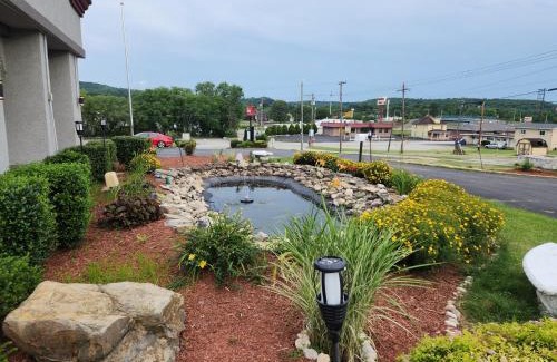 New Stanton Hotel | Pet Friendly Red Roof Inn New Stanton for Your Family Getaway