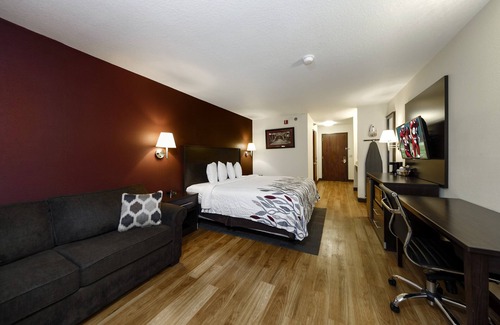 Osage Beach Hotel | Relax at Red Roof Inn Osage Beach - Lake of the Ozarks