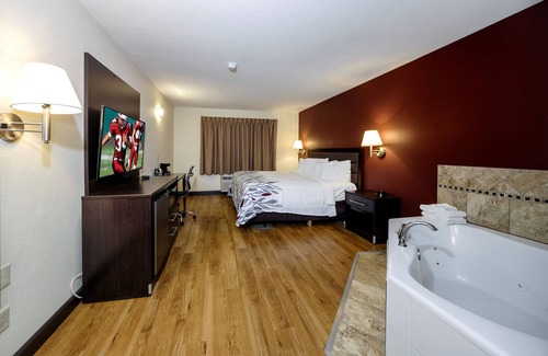 Osage Beach Hotel | Relax at Red Roof Inn Osage Beach - Lake of the Ozarks