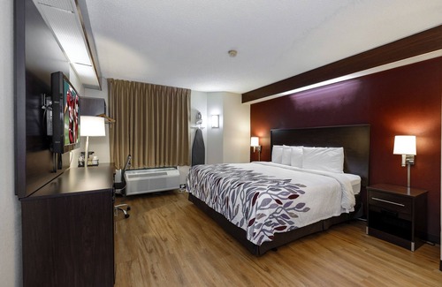 Northwest Pensacola Hotel | Pet-Friendly Retreat at Red Roof Inn Pensacola Fairgrounds