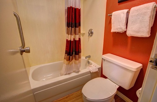 Ferry Pass Hotel | Budget-Friendly Stay at Red Roof Inn Pensacola – Family Friendly
