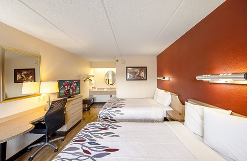 Ferry Pass Hotel | Budget-Friendly Stay at Red Roof Inn Pensacola – Family Friendly