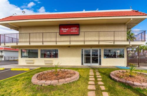 Alhambra Hotel | Pet-Friendly Retreat at Red Roof Inn Phoenix - Midtown