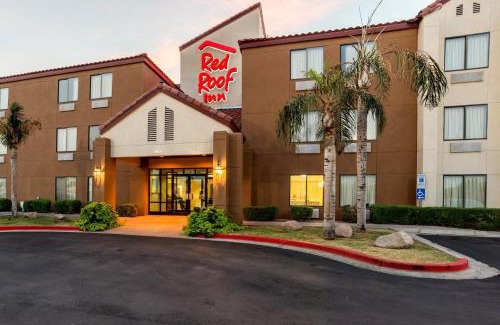 Deer Valley Hotel | Pet-Friendly Hotel with Pool near Red Roof Inn Phoenix North