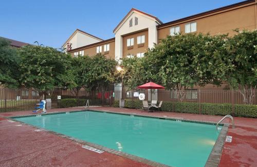Franklin Park Hotel | Pet-Friendly Retreat at Red Roof Inn PLUS+ Austin South