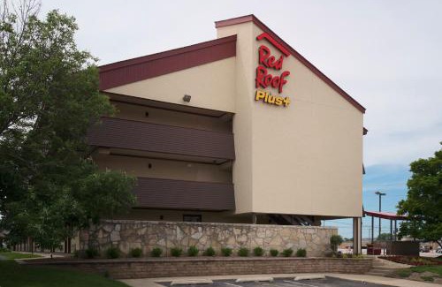 Naperville Hotel | Pet-Friendly Red Roof Inn PLUS+ Chicago - Naperville Stay