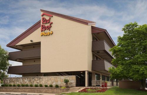 Naperville Hotel | Pet-Friendly Red Roof Inn PLUS+ Chicago - Naperville Stay