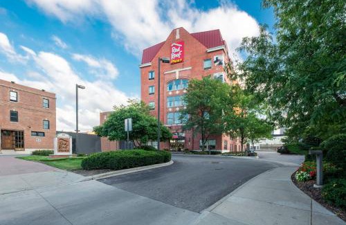 Downtown Columbus Hotel | Pet-Friendly Red Roof Inn PLUS+ Near Columbus Convention Center