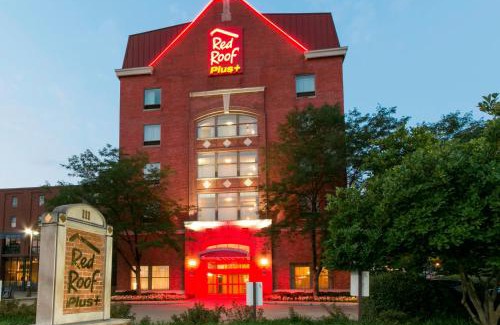Downtown Columbus Hotel | Pet-Friendly Red Roof Inn PLUS+ Near Columbus Convention Center