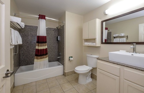 Hammond Hotel | Comfortable Stay at Red Roof Inn PLUS+ Hammond with Pool