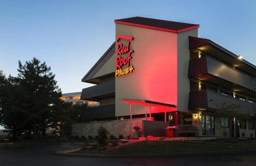 Essington Hotel | Convenient Red Roof Inn PLUS+ Near Philadelphia Airport