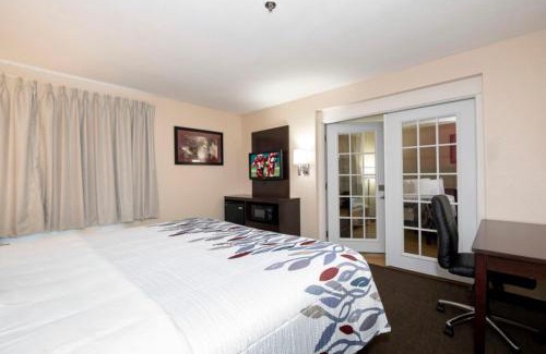 Estrella Hotel | Pet-Friendly Retreat at Red Roof Inn PLUS + Phoenix West