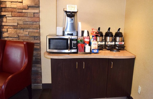 Monroeville Hotel | Accessible Comfort at Red Roof Inn PLUS+ Pittsburgh East