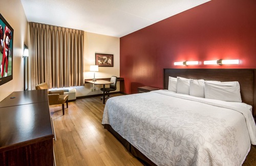 South Deerfield Hotel | Family-Friendly Red Roof Inn PLUS+ South Deerfield Stay