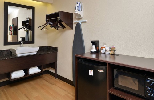 Secaucus Hotel | Comfortable Stay at Red Roof Inn PLUS+ Secaucus - NYC