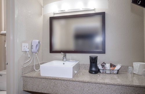 St. Augustine Hotel | Convenient Red Roof Inn PLUS+ St Augustine with Pool & Spa