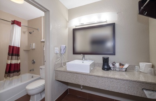 St. Augustine Hotel | Convenient Red Roof Inn PLUS+ St Augustine with Pool & Spa