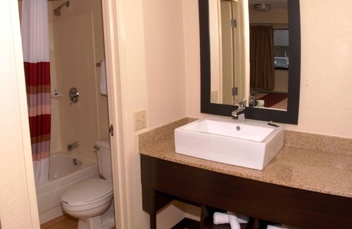 Jefferson Manor Hotel | Discover Red Roof Inn PLUS+ in Alexandria, DC – Family Friendly
