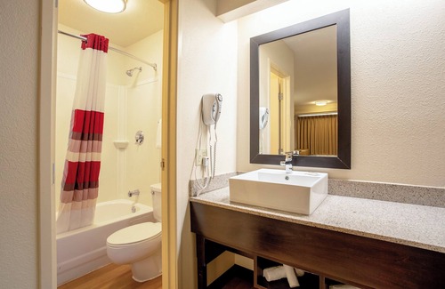 Lakeview Hotel | Convenient Stay at Red Roof Inn PLUS+ in Manassas DC