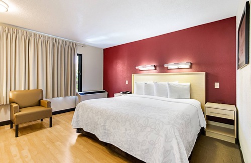 Palm Beach - West Palm Beach Hotel | Convenient Red Roof Inn PLUS+ with Pool & Breakfast Options