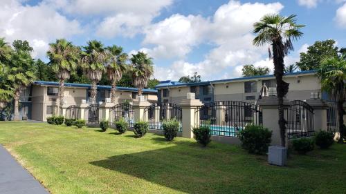 Port Allen Hotel | Budget-Friendly Stay at Red Roof Inn Port Allen with Pool