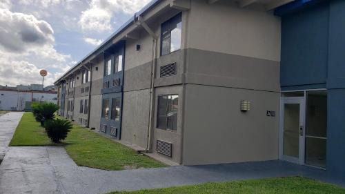 Port Allen Hotel | Budget-Friendly Stay at Red Roof Inn Port Allen with Pool