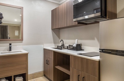 Southeast Raleigh Hotel | Budget-Friendly Stay at Budgetel Inn and Suites Raleigh