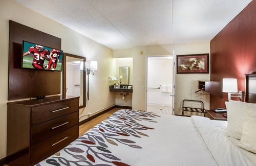 Saginaw Hotel | Budget-Friendly Stay at Red Roof Inn Saginaw - Frankenmuth