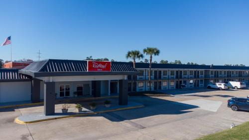 Slidell Hotel | Pet-Friendly Retreat at Red Roof Inn Slidell - 8/10 Rating