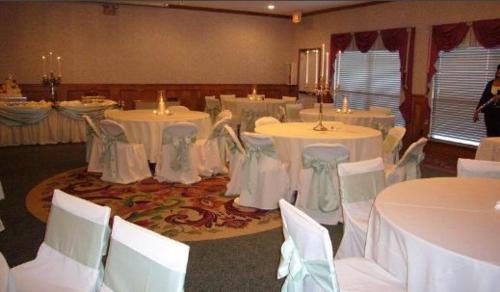 Sulphur Springs Hotel | Pet-Friendly Retreat at Red Roof Inn & Suites Sulphur Springs