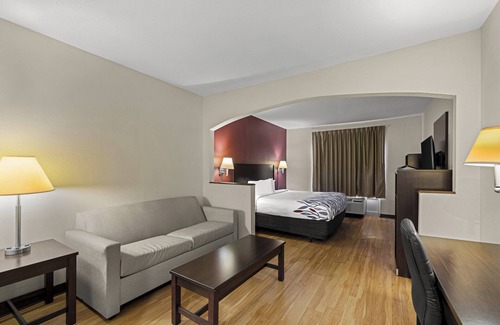 Albany Hotel | Convenient Red Roof Inn & Suites Albany, GA with Breakfast