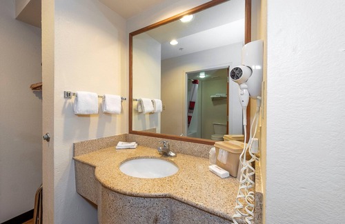 Biloxi Hotel | Red Roof Inn & Suites Biloxi - Ocean Springs
