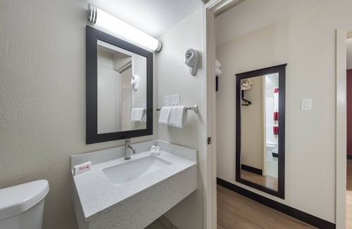 Denton Hotel | Discover Comfort at Red Roof Inn & Suites Denton