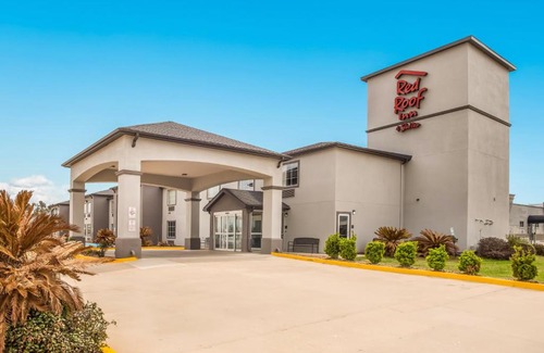 Lake Charles Hotel | Pet-Friendly Red Roof Inn & Suites in Lake Charles