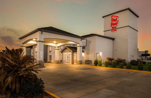 Lake Charles Hotel | Pet-Friendly Red Roof Inn & Suites in Lake Charles