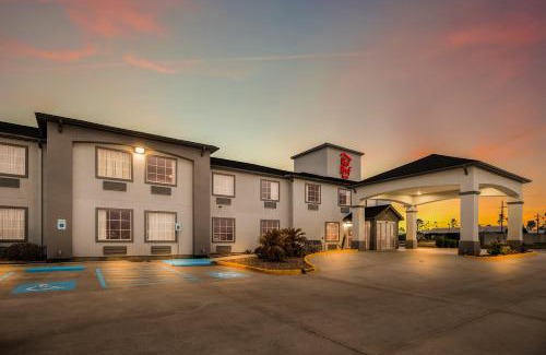 Lake Charles Hotel | Pet-Friendly Red Roof Inn & Suites in Lake Charles