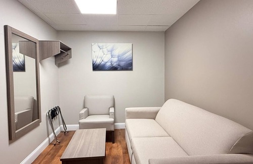 Swansea Hotel | Budget-Friendly Stay at Rodeway Inn with Free Breakfast