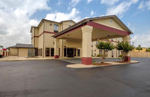 Tillmans Corner Hotel | Convenient Red Roof Inn & Suites Mobile SW with Ocean View